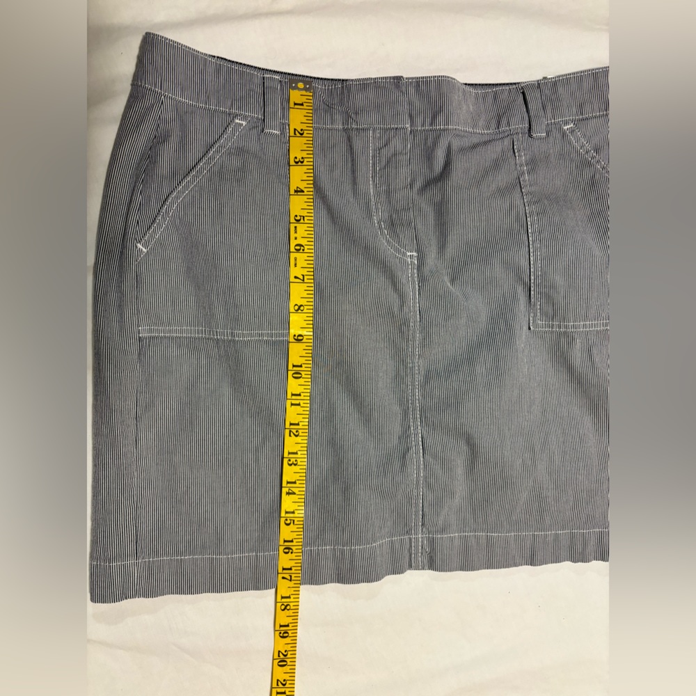 Tommy Hilfiger blue & white skirt with square pockets & back vent, 10 - Picture 9 of 12